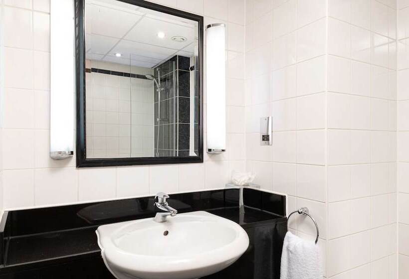 Номер Deluxe, Hilton London Olympia