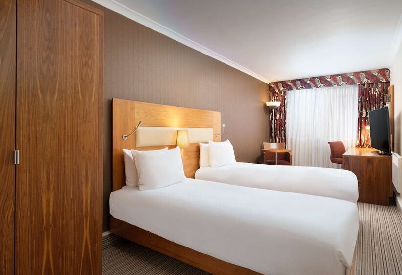 Номер Стандарт, Hilton London Olympia