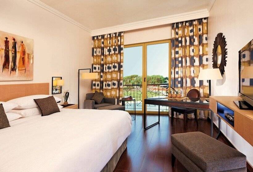 수피리어 룸, Mövenpick Ambassador Hotel Accra