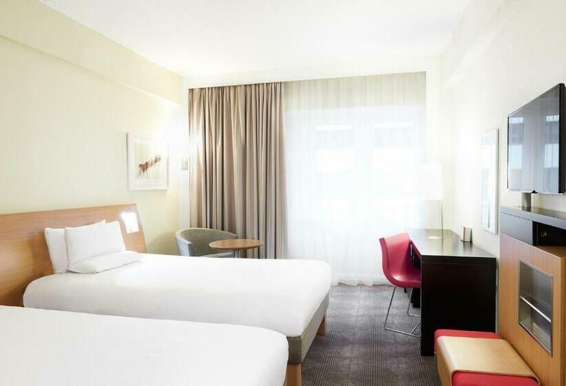 수피리어 룸, Novotel London West