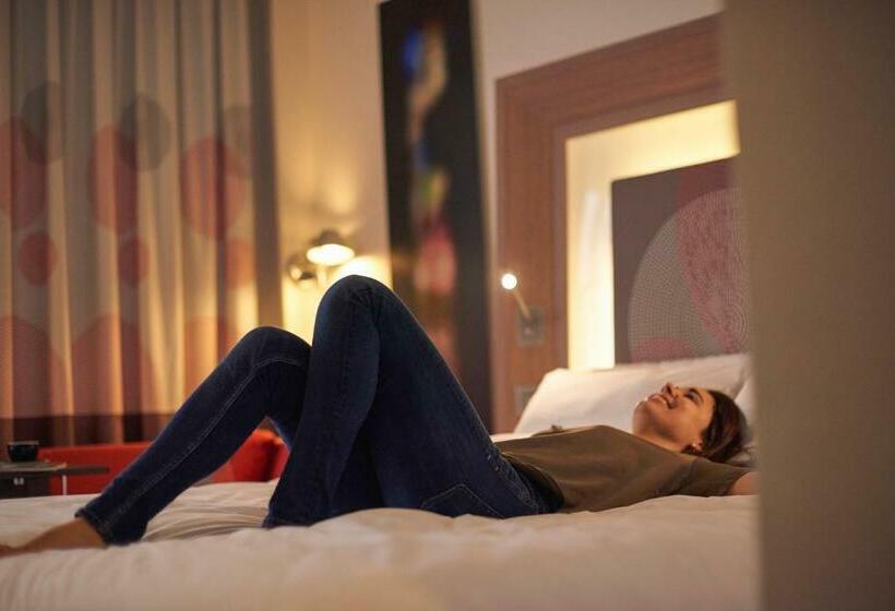 Номер Премиум, Novotel London West
