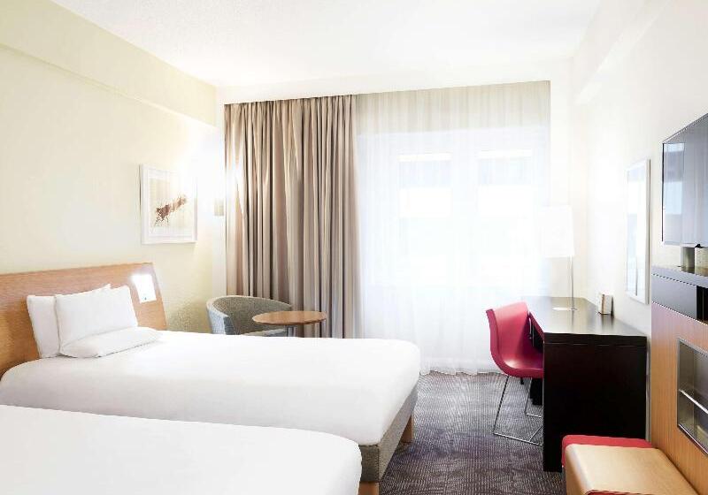 Номер Superior, Novotel London West