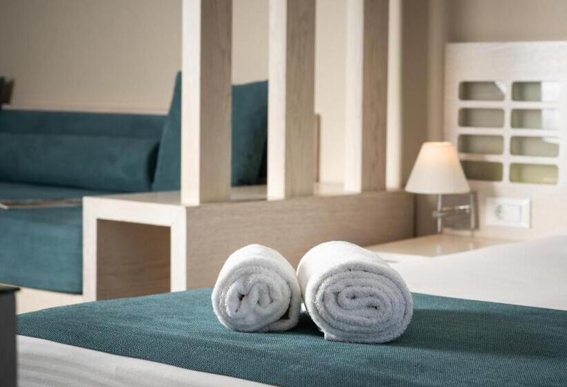 Номер Deluxe, Maleme Mare