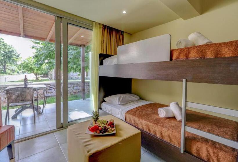 Семейное Бунгало, Olympian Bay Grand Resort