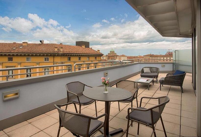 سوئیت جونیور با تراس, NH Bologna De La Gare