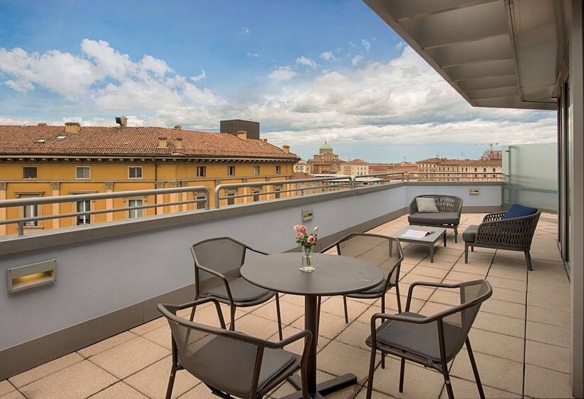 سوئیت جونیور با تراس, NH Bologna De La Gare