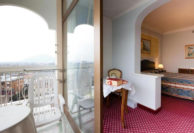 اتاق لوکس, La Residence & Idrokinesis