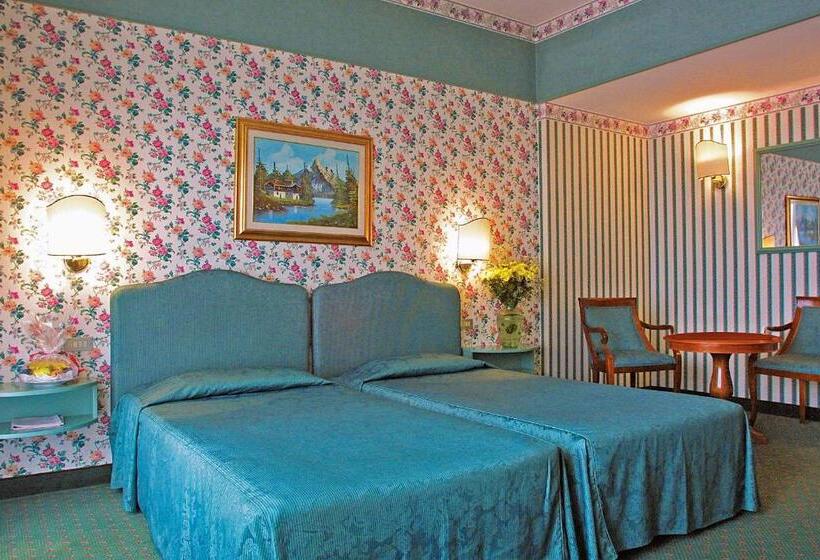 اتاق لوکس, La Residence & Idrokinesis