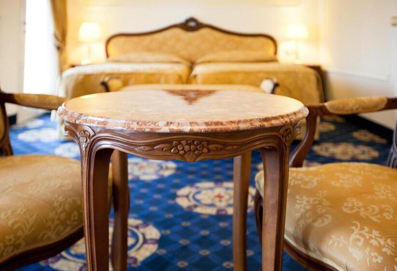 سوییت جونیور, La Residence & Idrokinesis