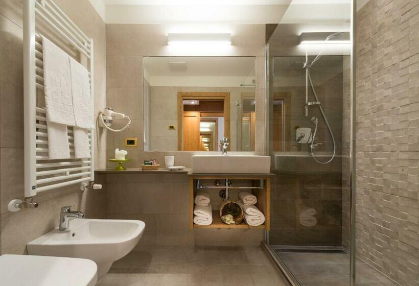 חדר קלאסי, Ambassador