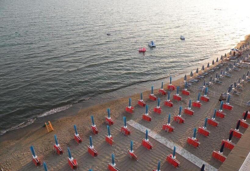 Номер Стандарт Вид на Море, Parrini