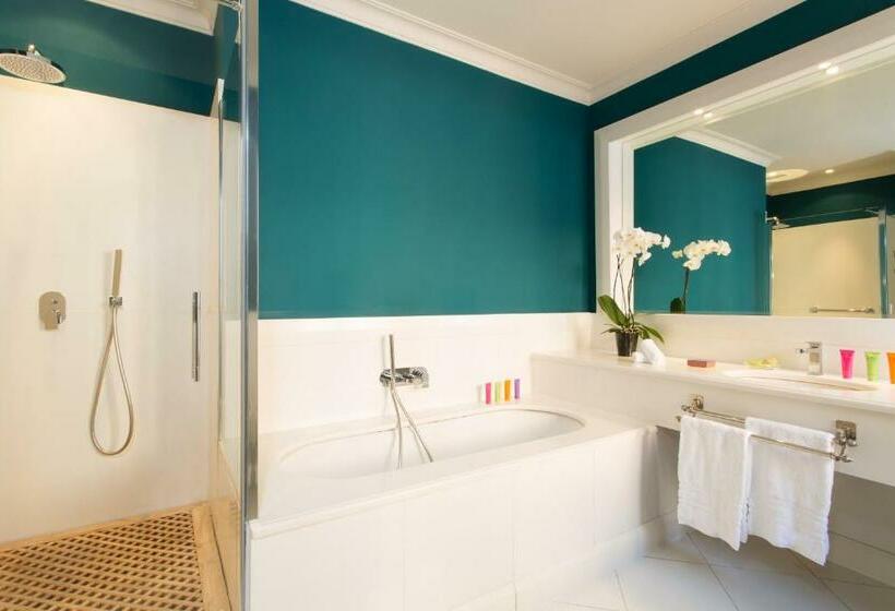 Camera Deluxe, D’inghilterra Roma – Starhotels Collezione