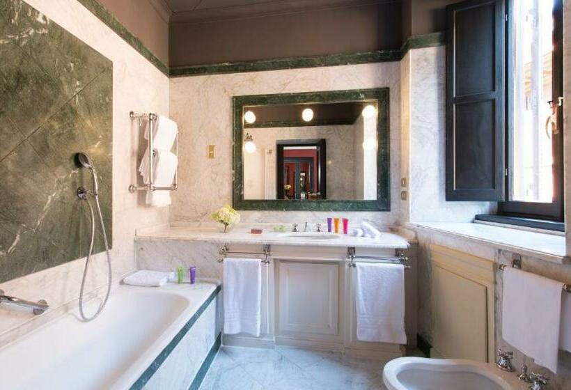 Camera Familiare Comunicante, D’inghilterra Roma – Starhotels Collezione