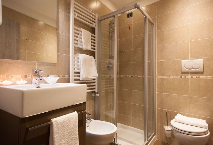 Полулюкс, Portici  Romantik & Wellness