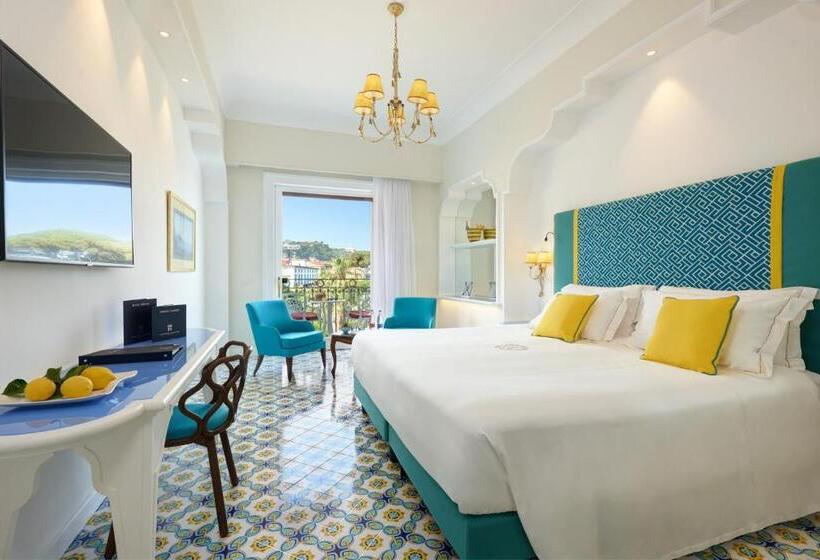 Quarto Deluxe com Sacada, Grand Hotel Ambasciatori