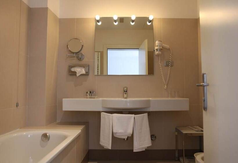اتاق سوپریور, Albergo Accademia