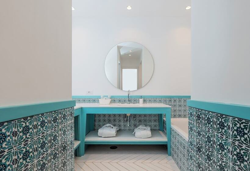 Medencére Néző Junior Suite, Conca Park