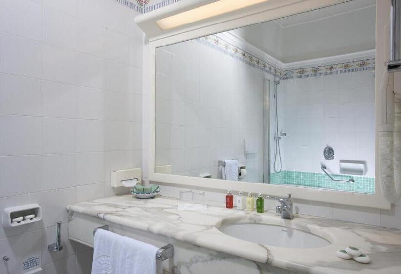 Quarto Deluxe com Sacada, Grand Hotel Ambasciatori