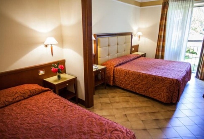Трехместный Номер Superior Вид на Сад, Il Chiostro By Lvg Hotel Collection