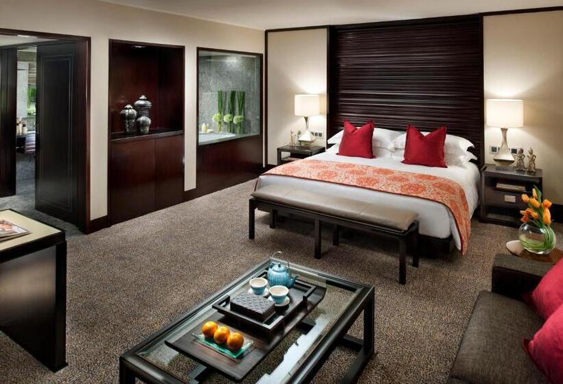 キングサイズベッドのデラックスルーム, Mandarin Oriental Jakarta