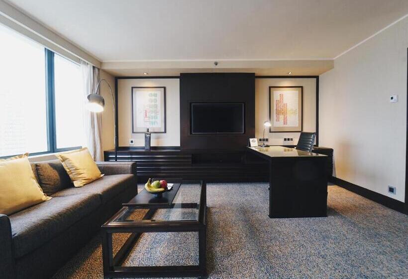 キングサイズベッドのスタンダードルーム, Mandarin Oriental Jakarta