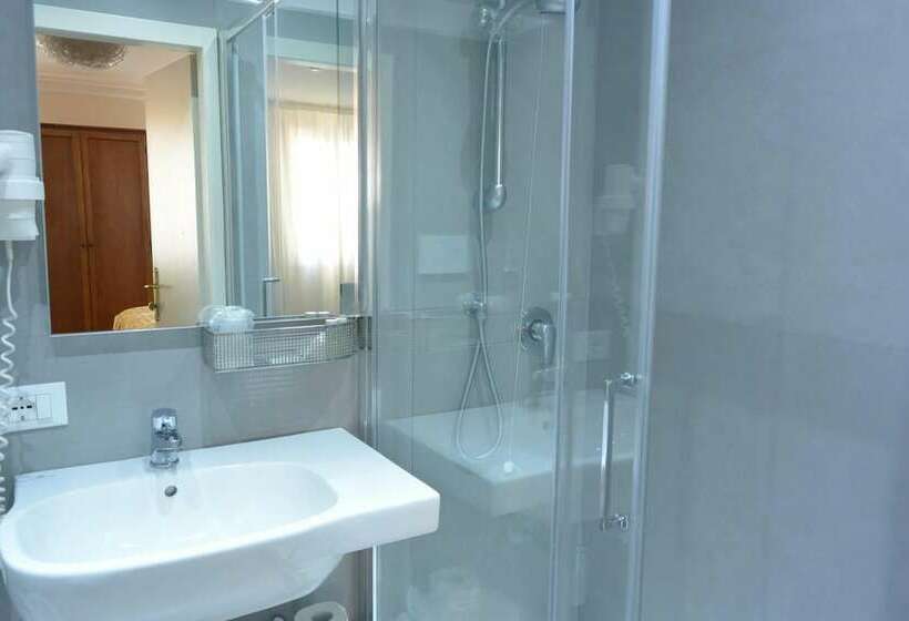 اتاق استاندارد چهار تخته, San Zulian