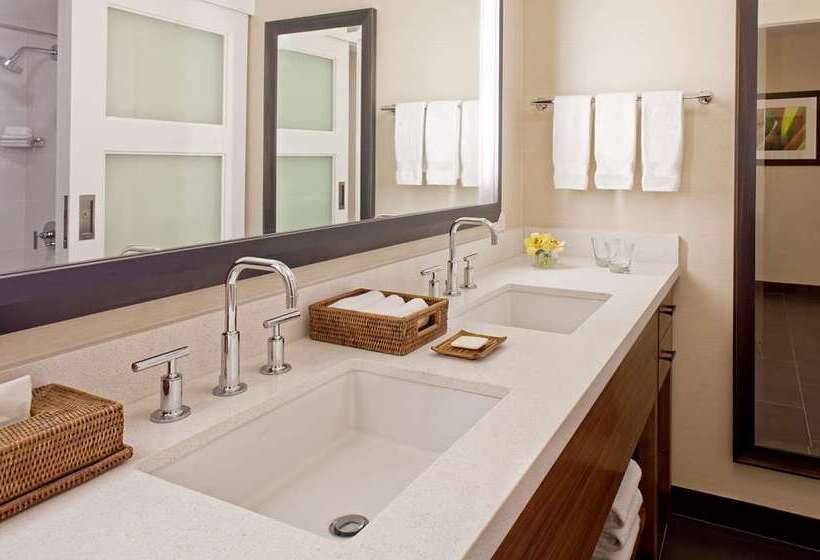 اتاق لوکس با تخت بزرگ, Hilton Niseko Village