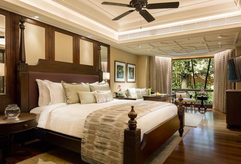 Номер Клуб, Taj West End