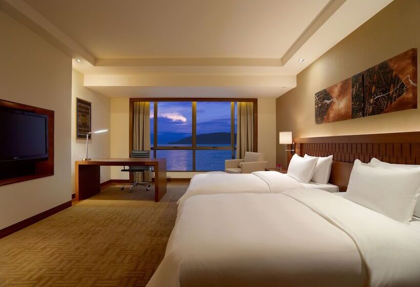 Номер Стандарт Вид на Море, Hyatt Regency Kinabalu