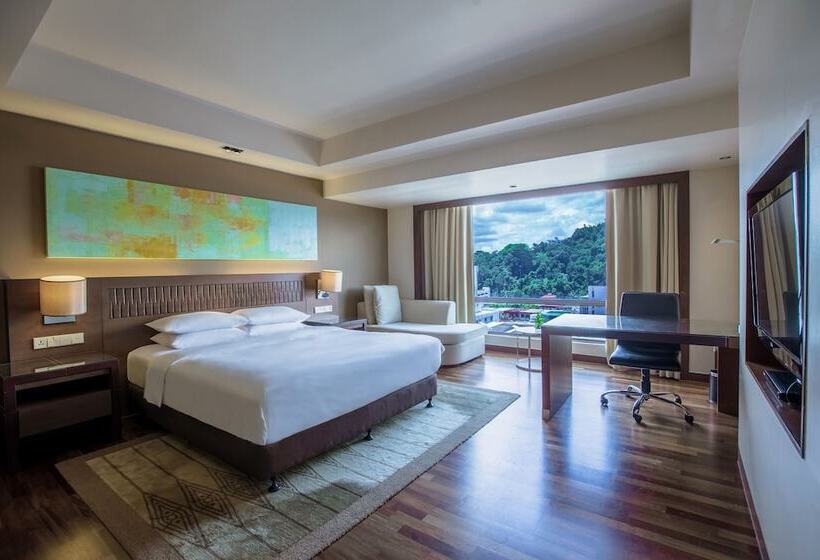 Номер Клуб, Hyatt Regency Kinabalu