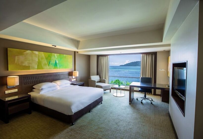 Номер Клуб Вид на Море, Hyatt Regency Kinabalu