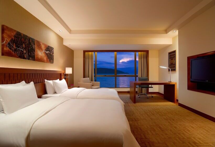 Номер Клуб Вид на Море, Hyatt Regency Kinabalu