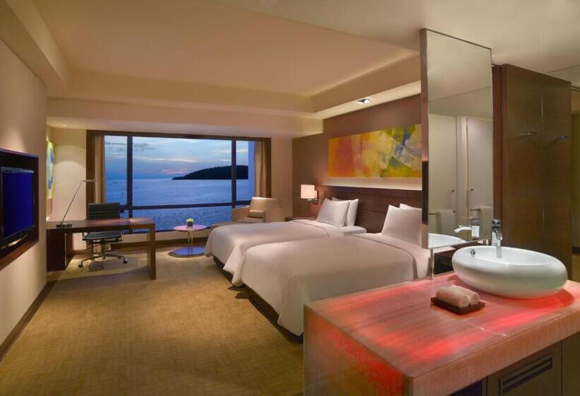 Номер Стандарт Вид на Море, Hyatt Regency Kinabalu