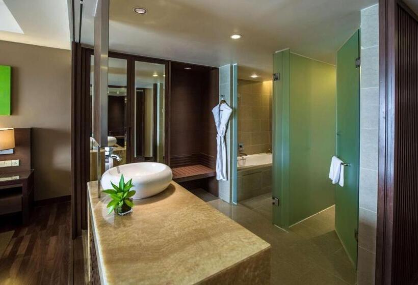 Номер Клуб, Hyatt Regency Kinabalu