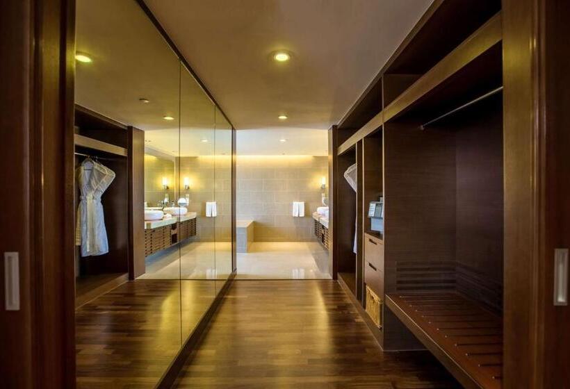 Люкс Кровать Кинг, Hyatt Regency Kinabalu