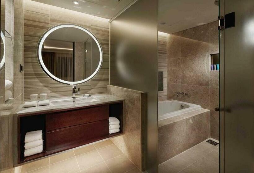 سوئیت رویال, Royal Hotel Seoul