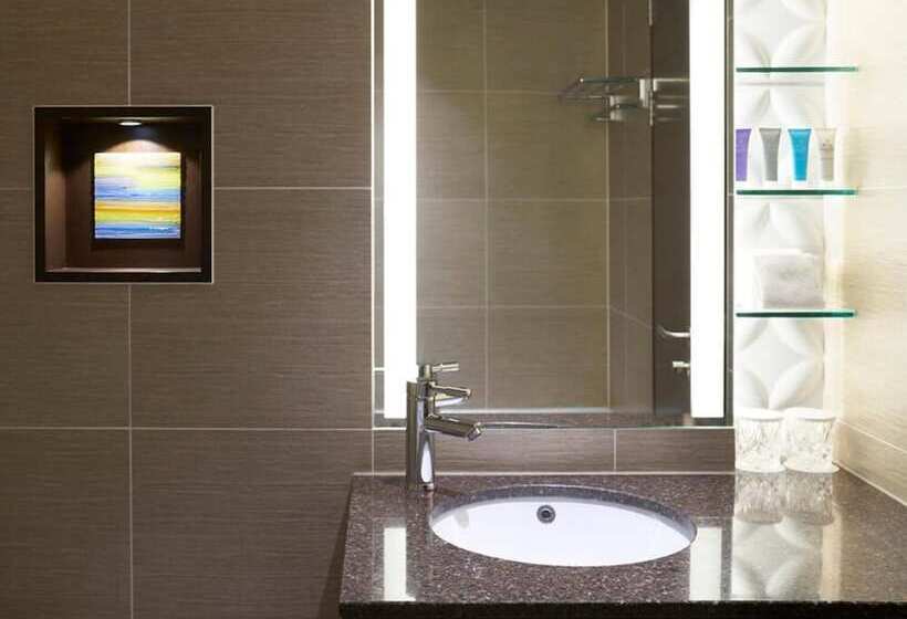 اتاق پریمیوم سه تخته, Royal Hotel Seoul