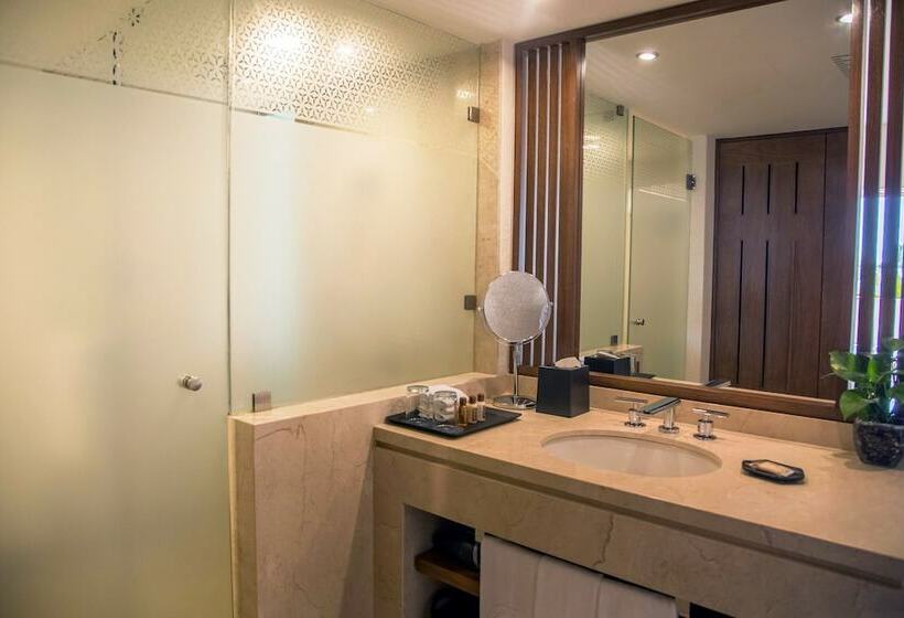 اتاق لوکس با چشم‌انداز باغ, Sheraton Buganvilias Resort & Convention Center