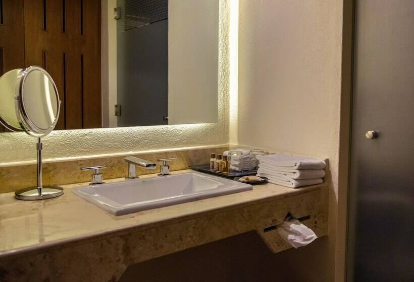 اتاق لوکس با چشم‌انداز باغ, Sheraton Buganvilias Resort & Convention Center