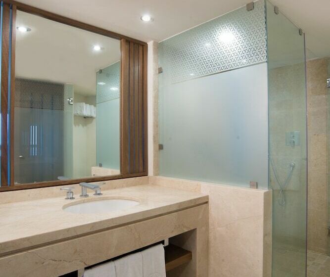 اتاق لوکس با چشم‌انداز دریا, Sheraton Buganvilias Resort & Convention Center