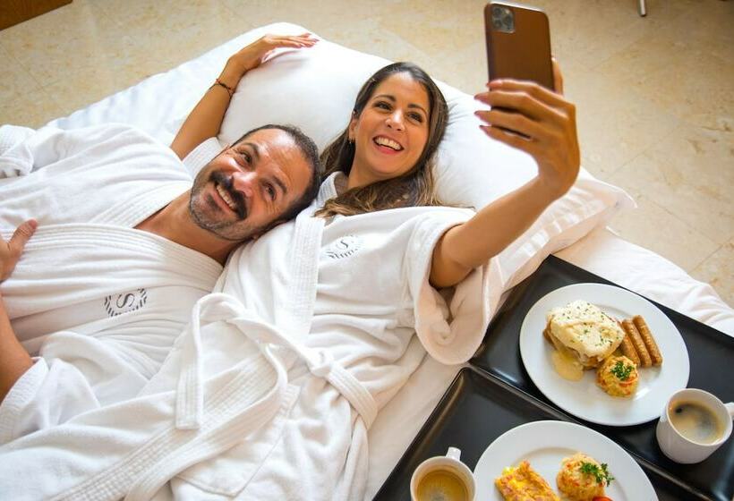 اتاق لوکس با چشم‌انداز دریا, Sheraton Buganvilias Resort & Convention Center