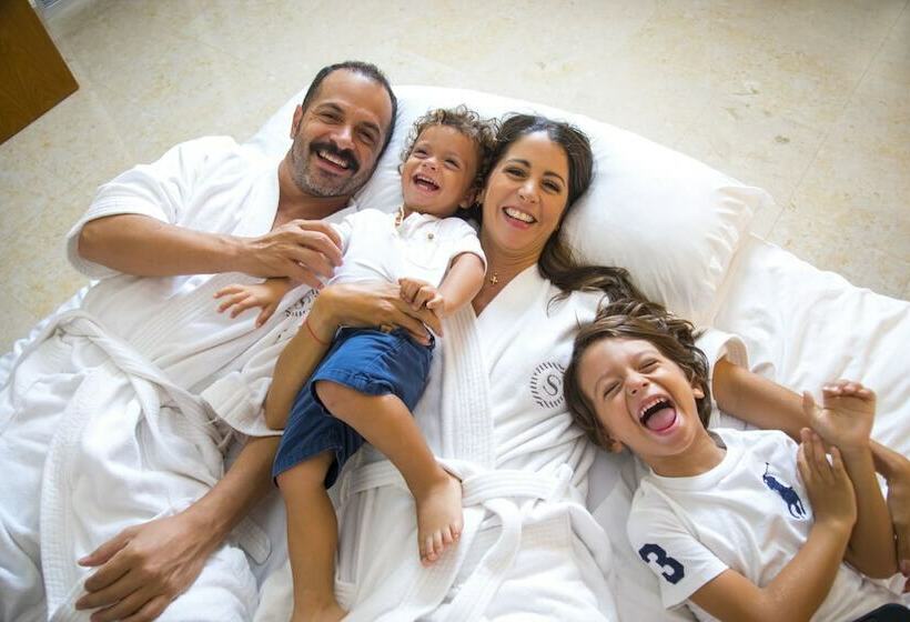 اتاق لوکس با چشم‌انداز دریا, Sheraton Buganvilias Resort & Convention Center