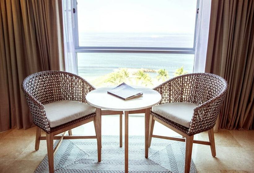 اتاق لوکس با چشم‌انداز دریا, Sheraton Buganvilias Resort & Convention Center