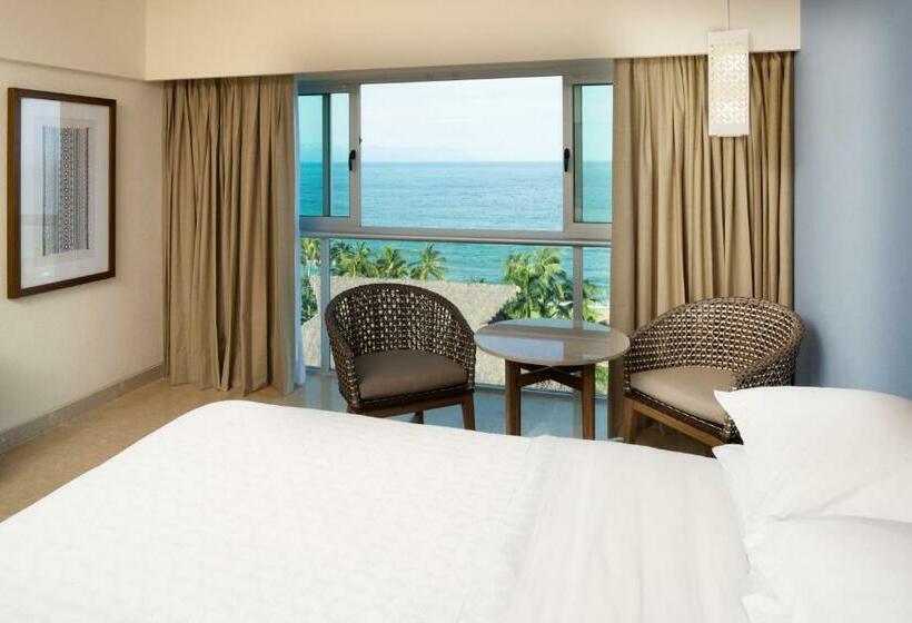اتاق دلوکس با تخت کینگ و چشم‌انداز, Sheraton Buganvilias Resort & Convention Center