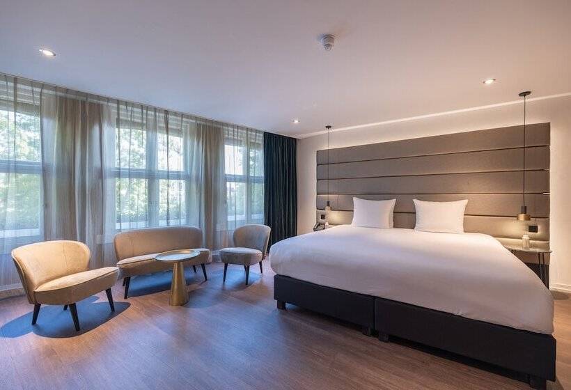 Полулюкс, Boutique Hotel Corona