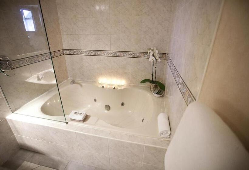 جناح إدارى, Distinction Coachman Hotel, Palmerston North