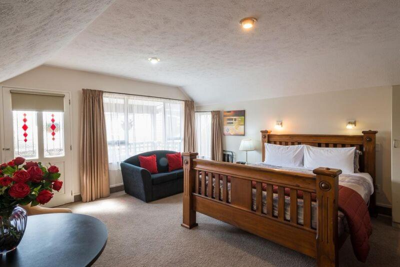 高级工作室, Strathern Motor Lodge