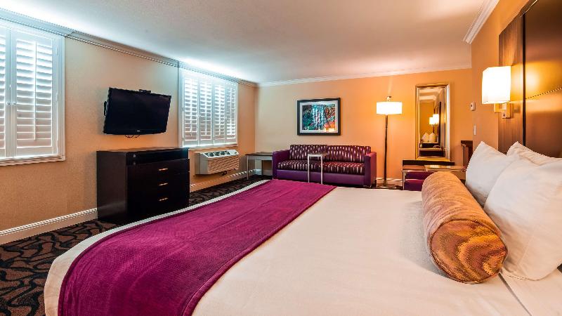 キングサイズベッドのスタンダードルーム, Best Western Plus Airport Plaza
