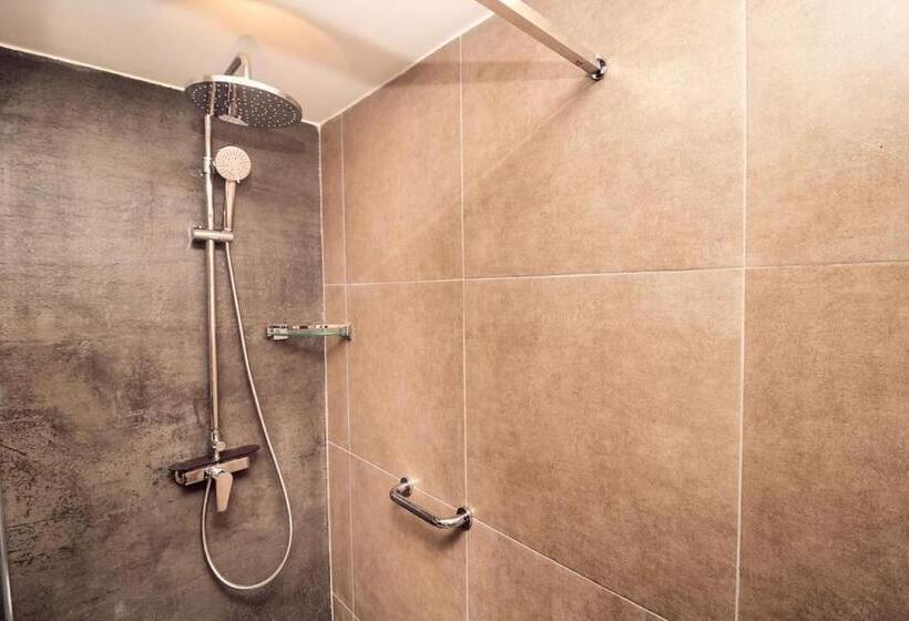 Quarto Deluxe, Sarakawa