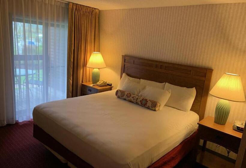 Deluxe Suite King Bed, Fireside Inn & Suites Gilford